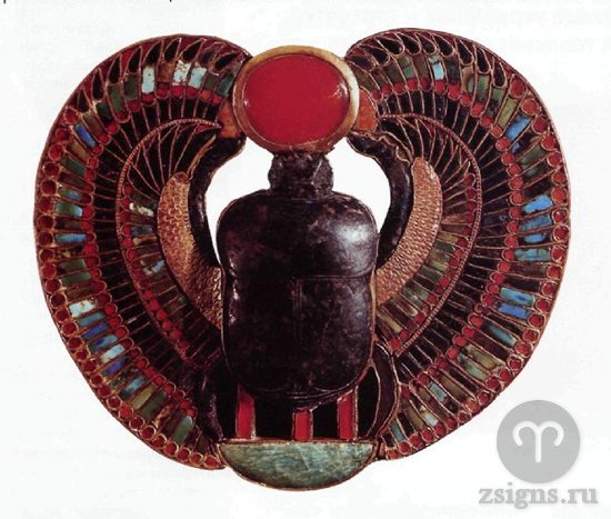 amulet-zhuk-skarabej-s-serdolikom