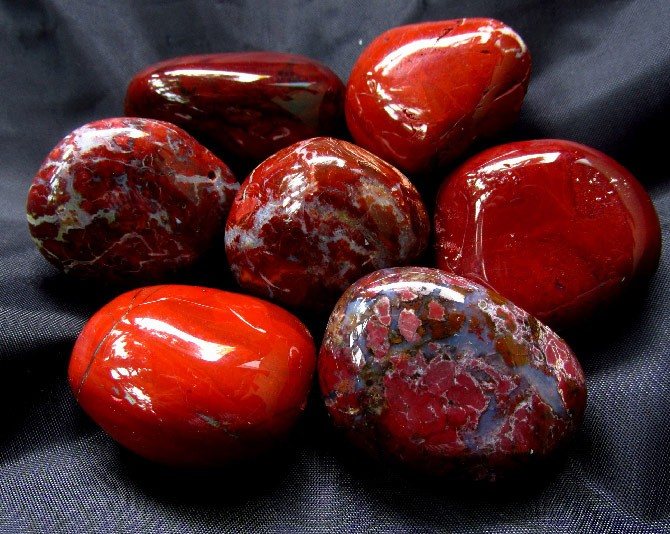 камни